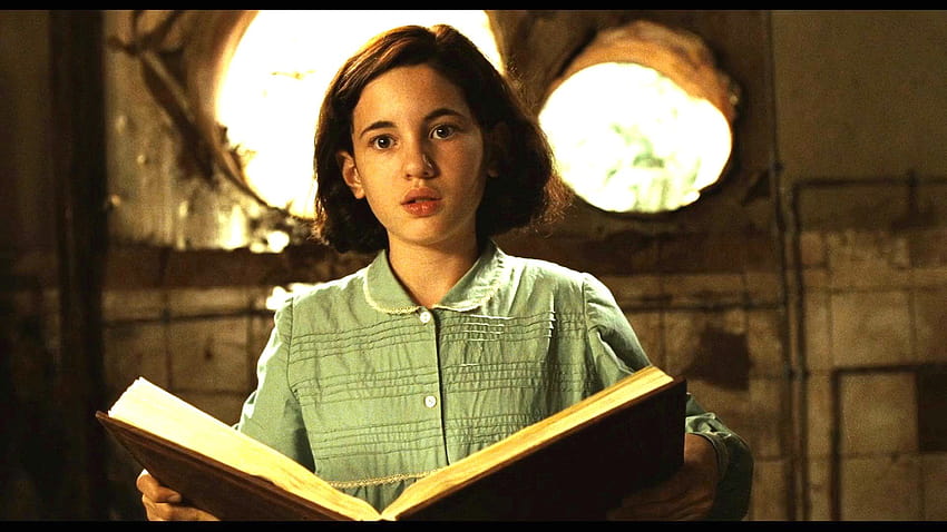 What happened to the girl from Pan's Labyrinth? HD wallpaper