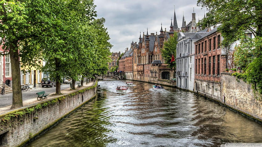 The Groenerei Canal in Bruges, belgium HD wallpaper