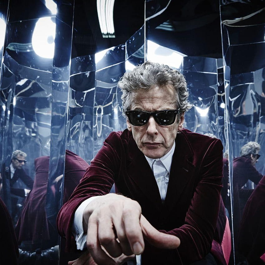 Обои Doctor Who, отражения, рука, актер, пиджак, Двенадцатый Доктор, peter capaldi HD phone wallpaper