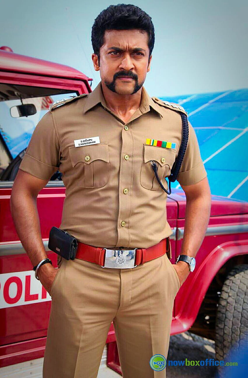 Suriya como um policial viril com um bigode cosmicamente incrível no filme de Bollywood, aaru movie surya Papel de parede de celular HD