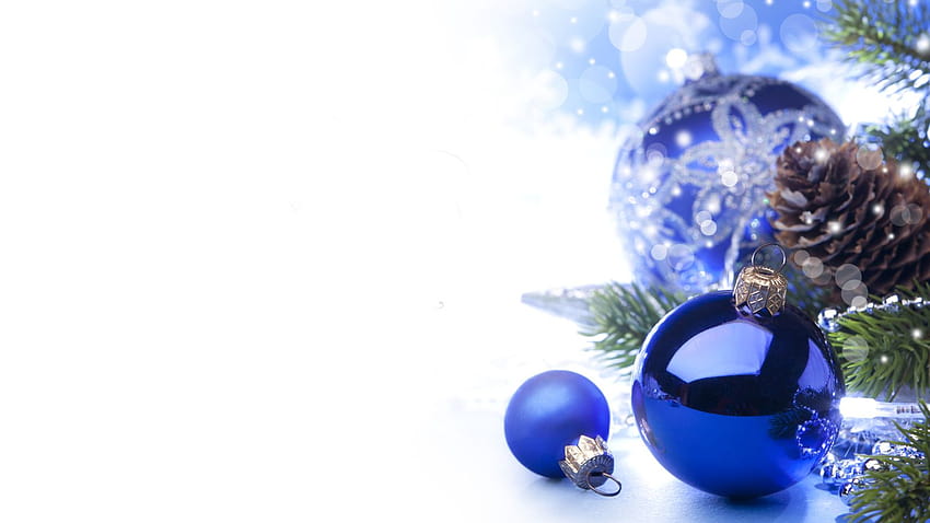 The blue balls on the Christmas tree 1600x900, christmas tree blue HD wallpaper