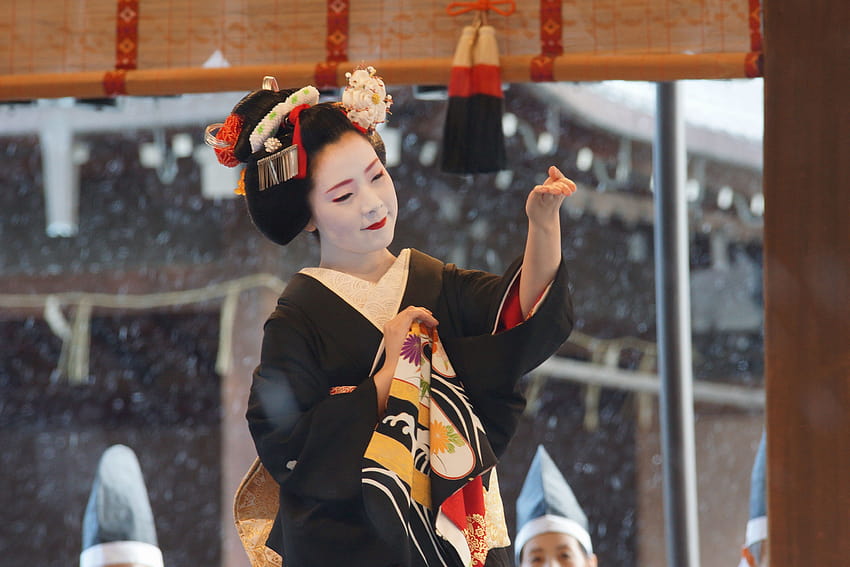 : Japan, temple, people, kimono, event, Kyoto, geisha, beautiful, girl, woman, maiko, dance, costume, tradition, recreation, profession, miyagawachou, fumitama 4200x2800 HD wallpaper