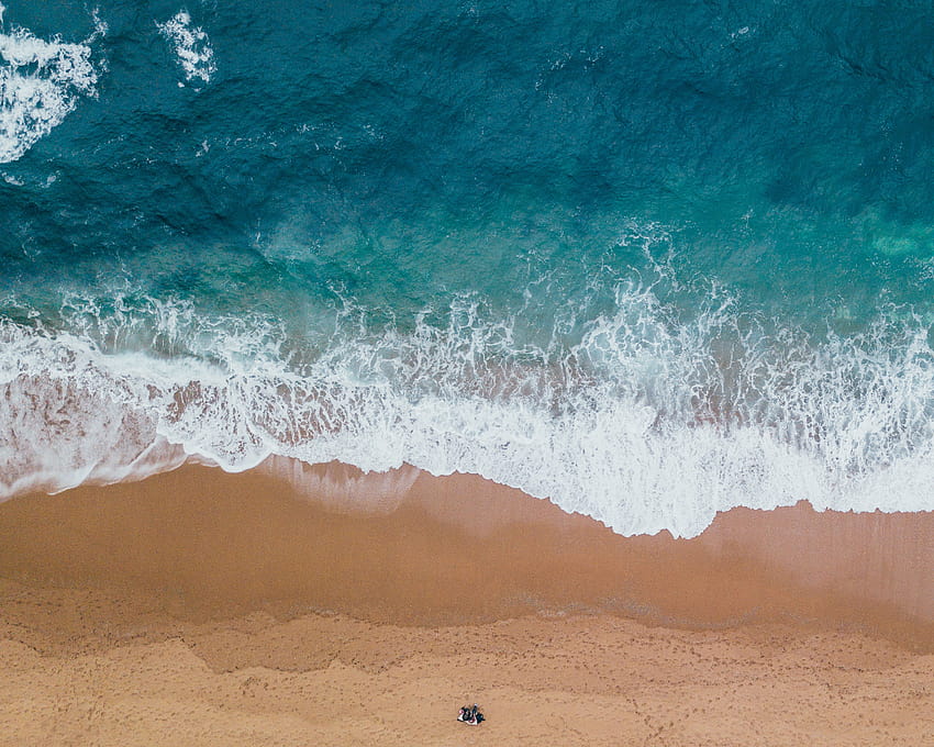 Изглед с дрон, въздушен изглед, плаж, пясък и вода от Rich Lock, въздушен изглед плажен пясък и океански вълни HD тапет