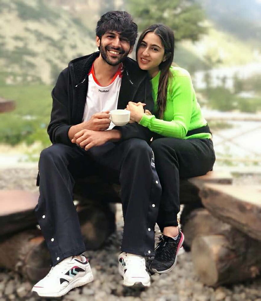Sara Ali Khan e Kartik Aaryan Romantico durante l'amore Le riprese di Aajkal 2 diventano virali, kartik e sara Sfondo del telefono HD