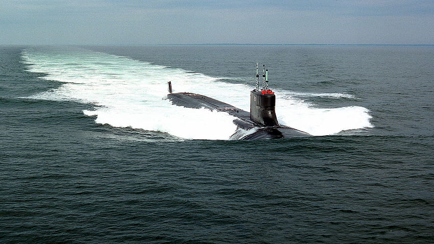 Wynurzanie 22-kanałowej wojskowej łodzi podwodnej na oceanie, uruchomienie Tapeta HD