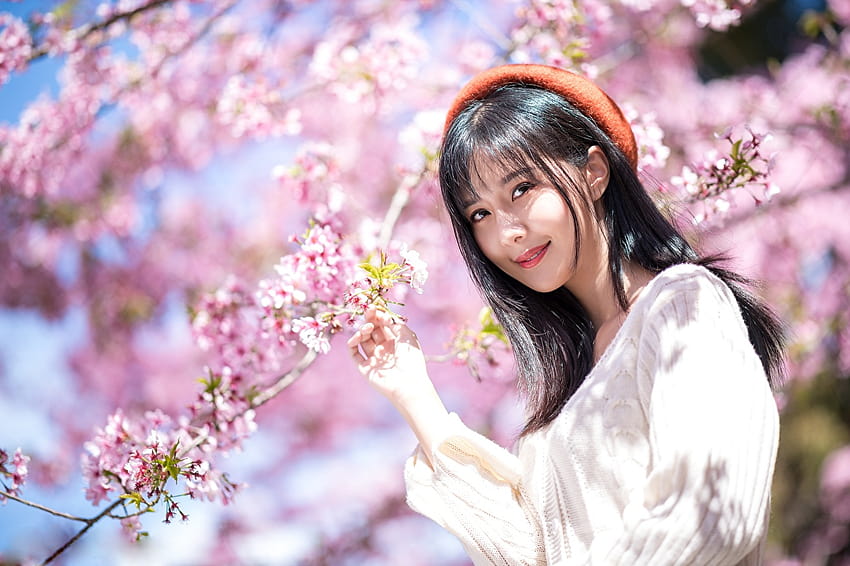 Chica morena Sonrisa dulce Boina Chicas Primavera Naturaleza Asiática, mujer naturaleza linda fondo de pantalla