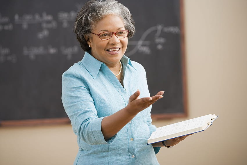 Alguns professores de Detroit viram aumentos maciços no ano passado. Eles são apenas um 'primeiro passo.', velho professor papel de parede HD