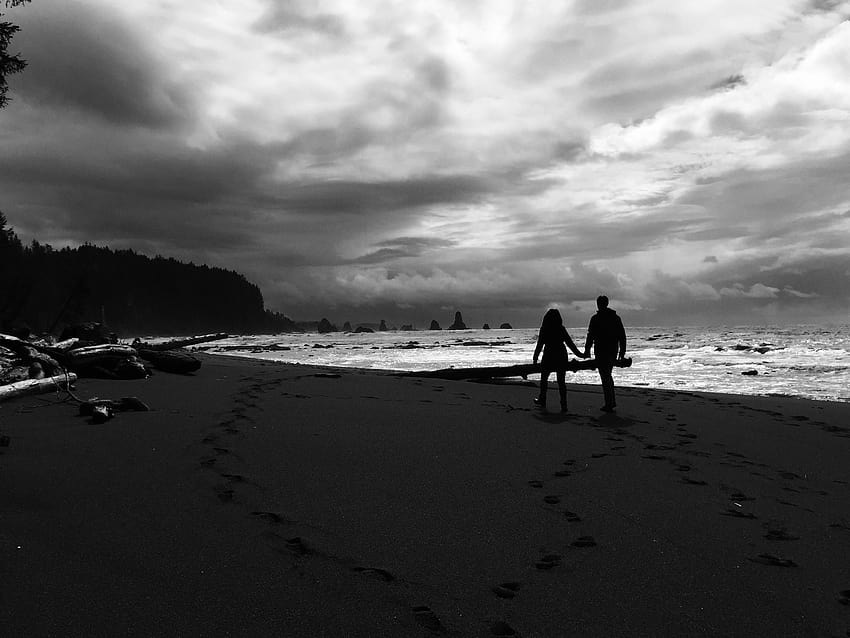 A Couple Walking on the Beach [OC][3264x2448]. :, walking couple HD wallpaper