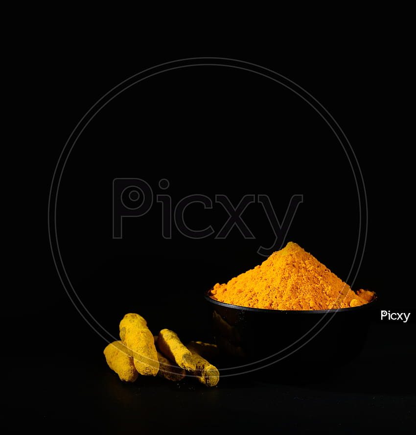 of Turmeric powder and roots or barks in black bowl on black backgrounds HD phone wallpaper