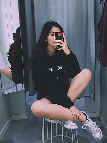 Easy mirror selfie poses, when you don't wanna show your face. Perfect... |  TikTok