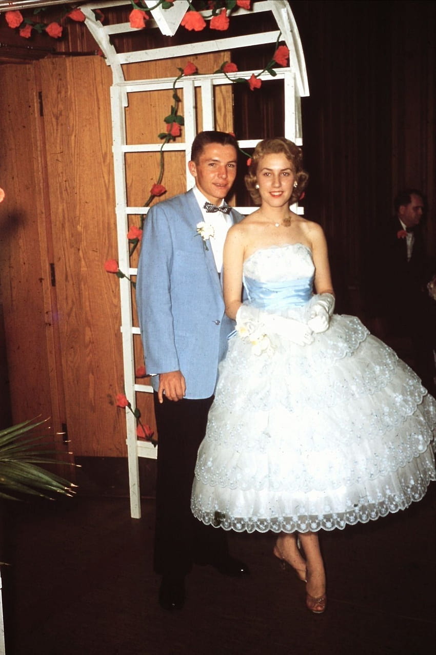 Ретро коктейлна рокля от 50-те HD тапет за телефон