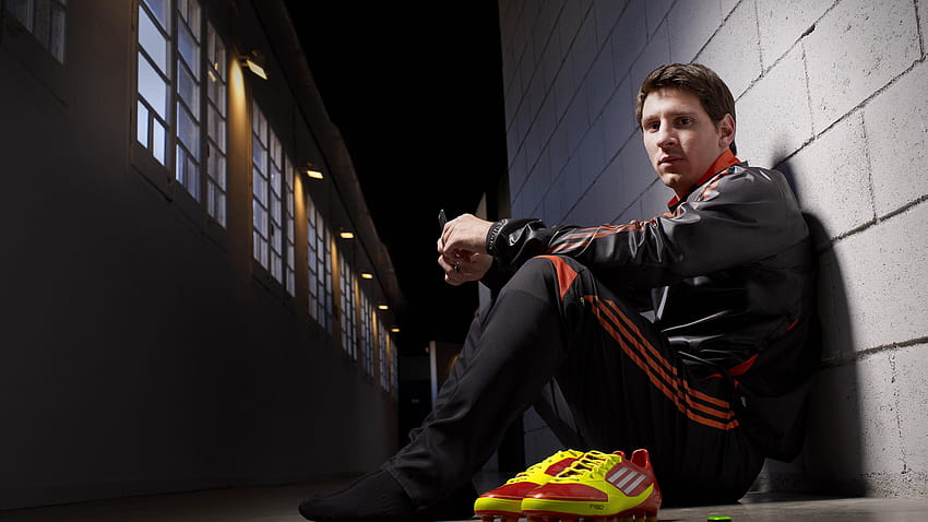 football, celebrity, player, adidas, lionel messi, messi, Messi, cleats, adidas F50 adizero, Lionel Messi, Adidas adizero, section sports in resolution 2560x1440, messi casual HD wallpaper
