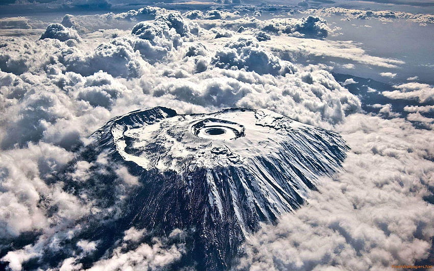 Kawah Gunung Kilimanjaro Diatas Awan Dari Udara Wallpaper HD