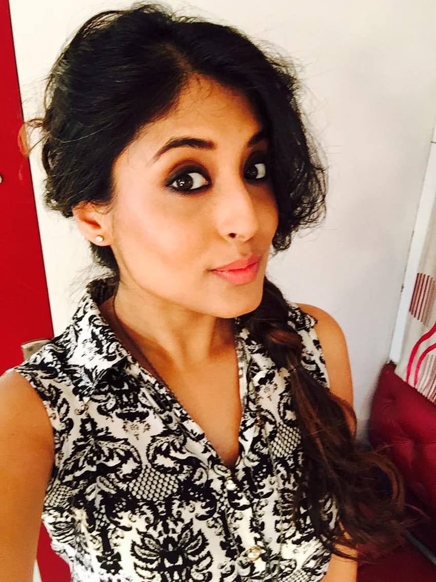 Kritika Kamra Hot Twitter Instagram Selfie Attrice televisiva indiana Sfondo del telefono HD