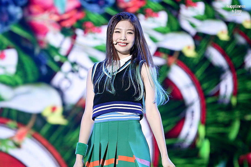 Red Velvet's Joy smile, red velvet joy HD wallpaper