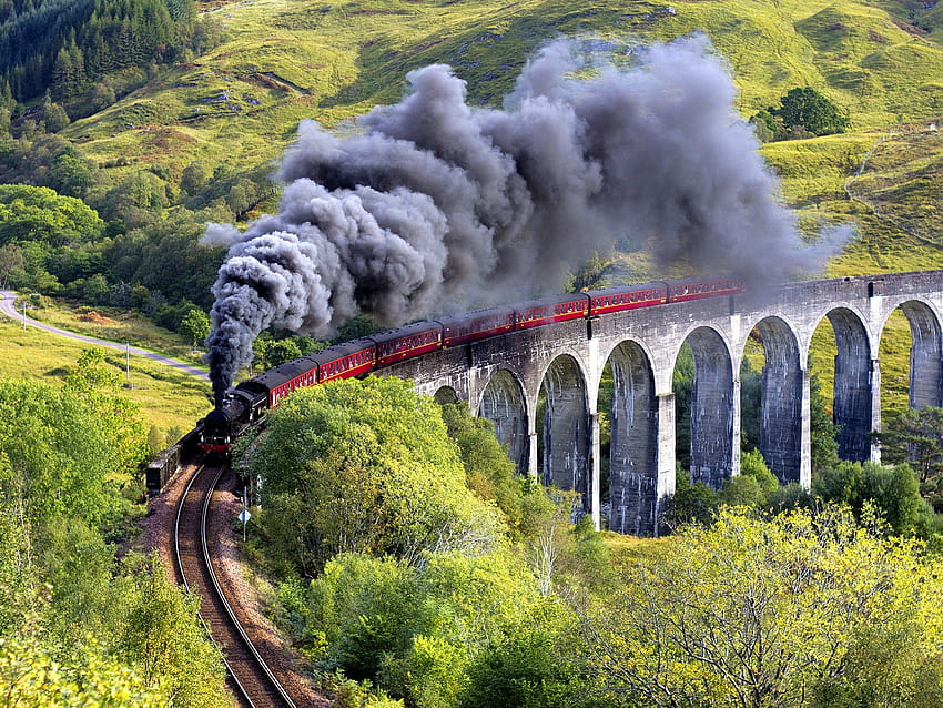 Hogwarts Express' Train Rescues Stranded Tourists in Scotland HD wallpaper