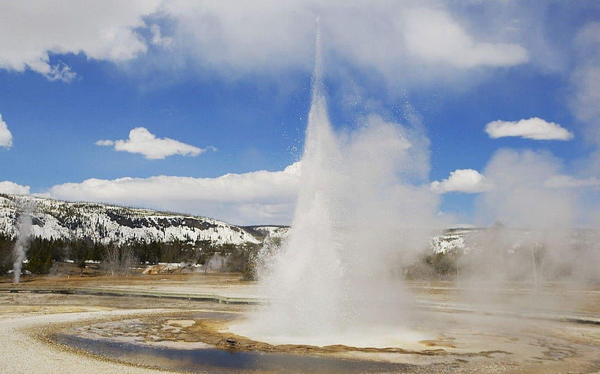 Natural Force: Old Faithful Erupting Yellowstone National Park HD wallpaper
