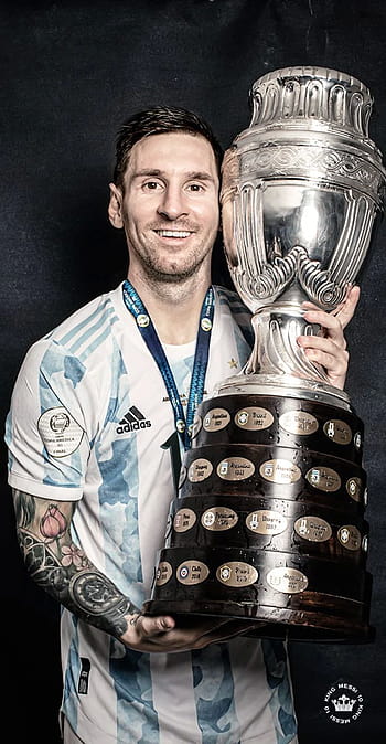 Các fan của Messi hãy nhanh tay click vào ảnh với chủ đề trophy và HD để xem những hình nền đẹp nhất về ngôi sao bóng đá này.