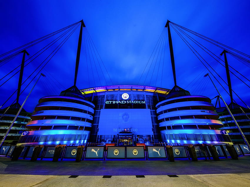Manchester City installiert Sitze mit Schienen im Etihad, dem Stadion von Manchester City HD-Hintergrundbild