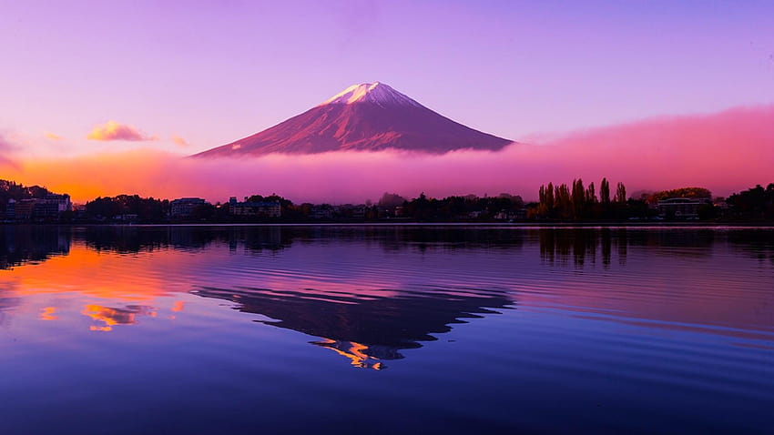 Файл: Mt. Фуджи, гледан от противоположната страна на езеро по време на залез слънце.jpg, планината Фуджи лилаво HD тапет