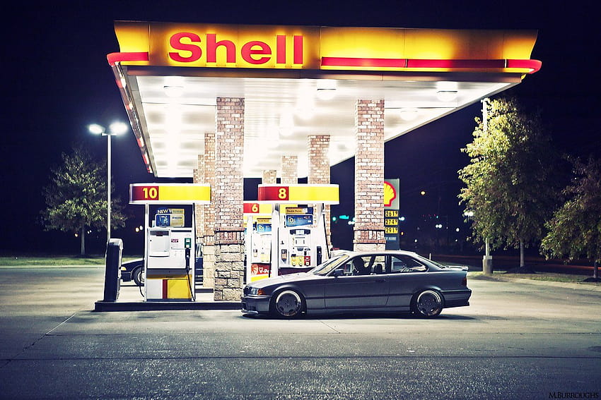 Бензиностанция за нощни автомобили HD тапет