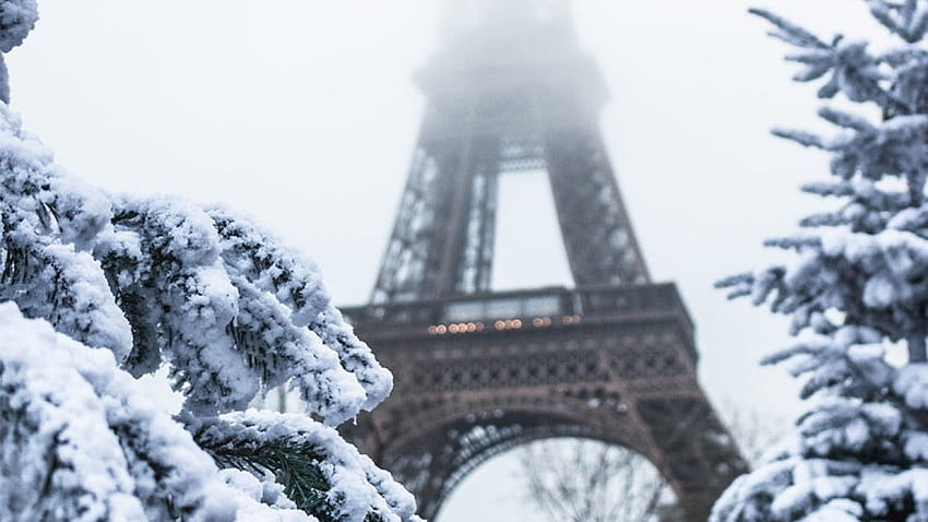France on alert for snowfall, Eiffel Tower closes, eiffel tower winter HD wallpaper