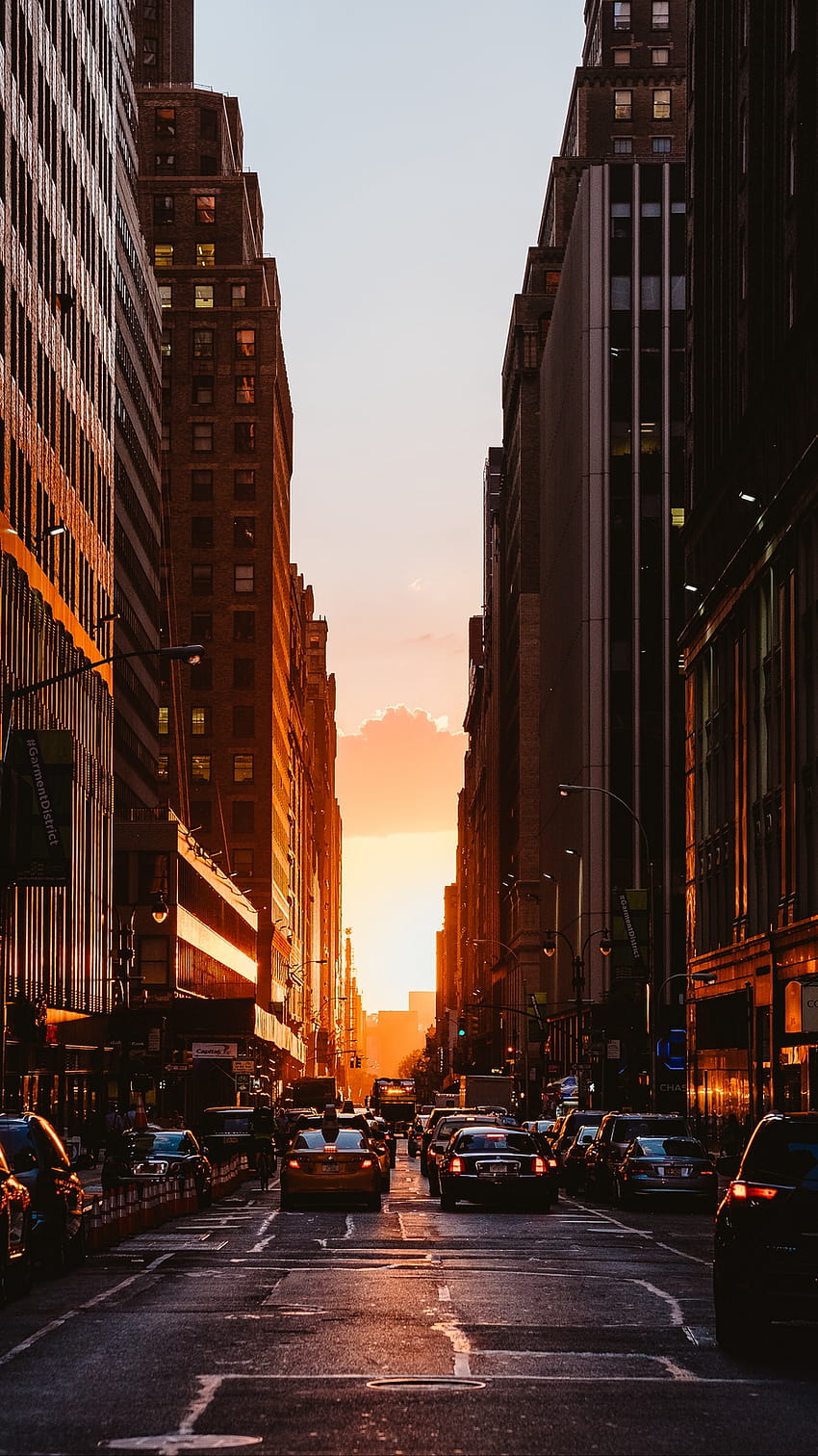 Miasto, zachód słońca, Nowy Jork, budynki, samochody, budynki Nowego Jorku Tapeta na telefon HD