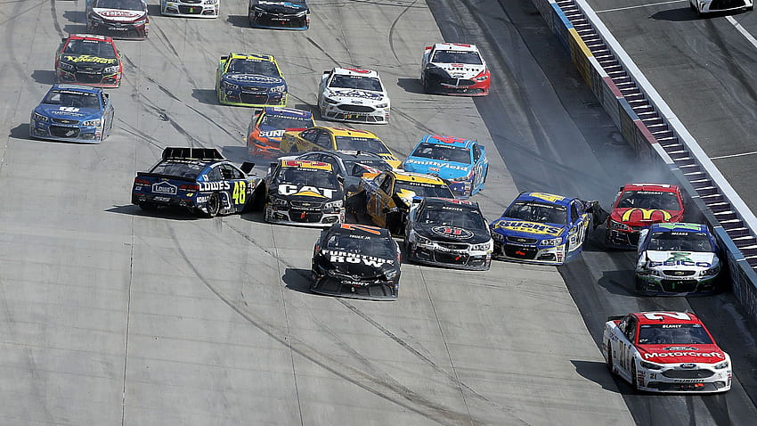 ジミー・ジョンソンは、ドーバーの再起動が遅れて混乱を引き起こしました。 18 台の車が衝突、NASCAR が衝突 高画質の壁紙