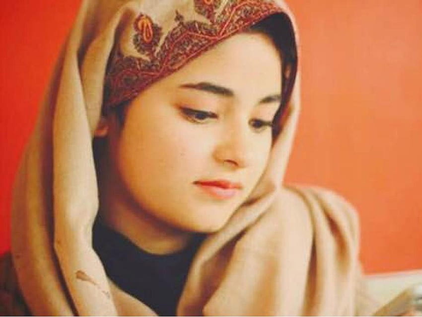 Dangal'ın kızı Zaira Wasim'in tacizcisi olduğu iddia edilen kişi HD duvar kağıdı