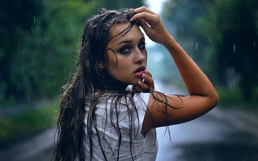 dziewczyna, twarz, deszcz, spojrzenie, brunetka, kobiety smutna twarz Tapeta HD