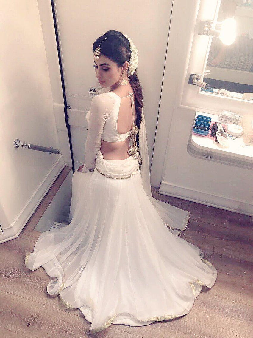 Post Naagin 2, Mouni Roy is chilling in Chicago - India Today