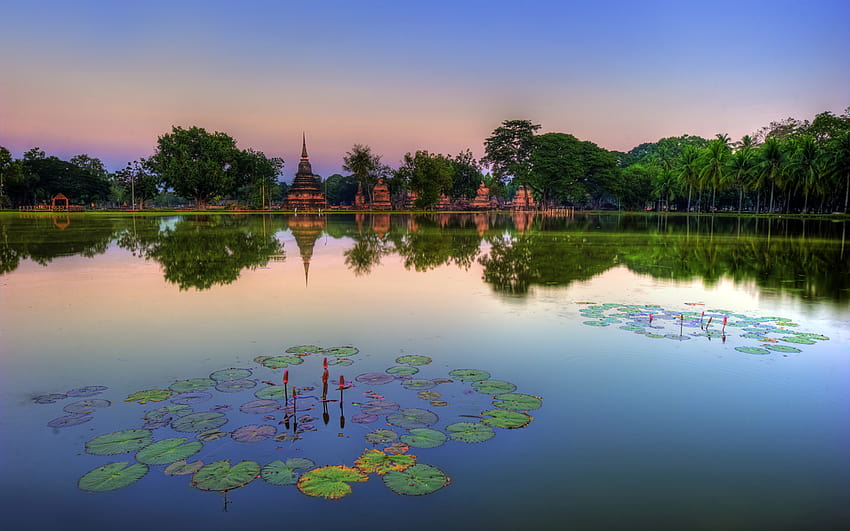 Wat Mahathat ruins, Sukhothai Historical Park, world heritage HD ...