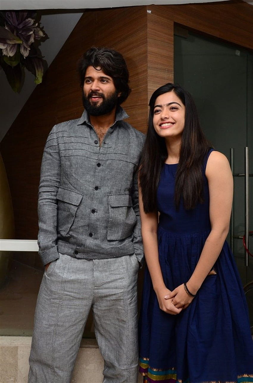 Lieber Kamerad Movie Trailer Launch, Vijay Devarakonda und Rashmika Mandanna HD-Handy-Hintergrundbild