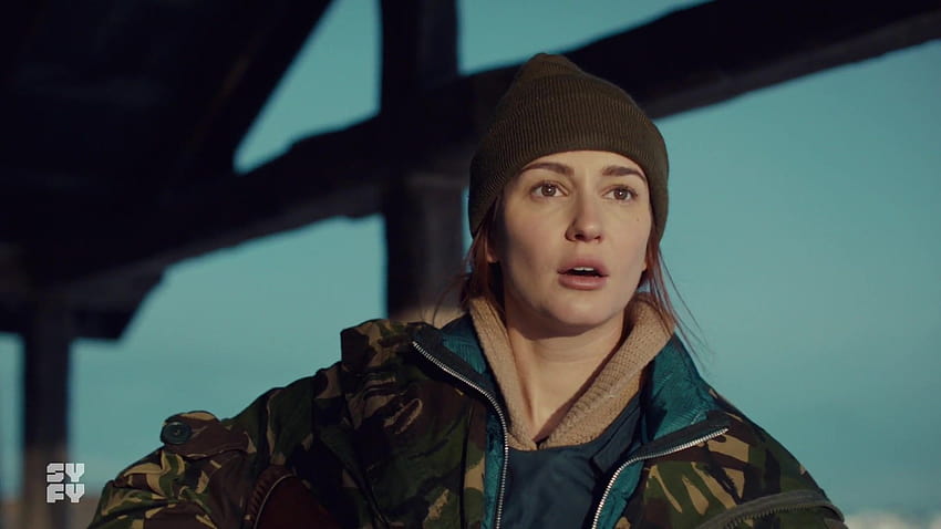 Camp Brand Goods Green Beanie of Katherine Barrell as Officer Nicole Haught in Wynonna Earp S04E02 HD wallpaper