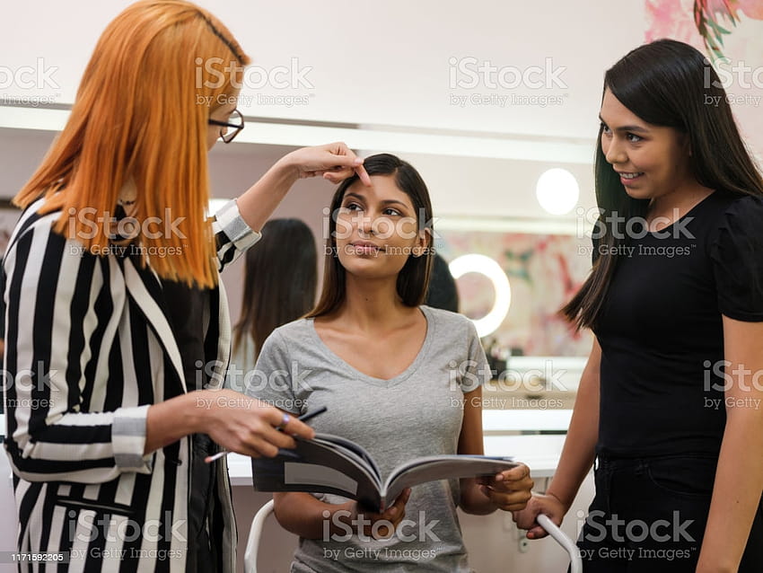Latin Makeup Artist Giving Advice To Client Stock HD wallpaper