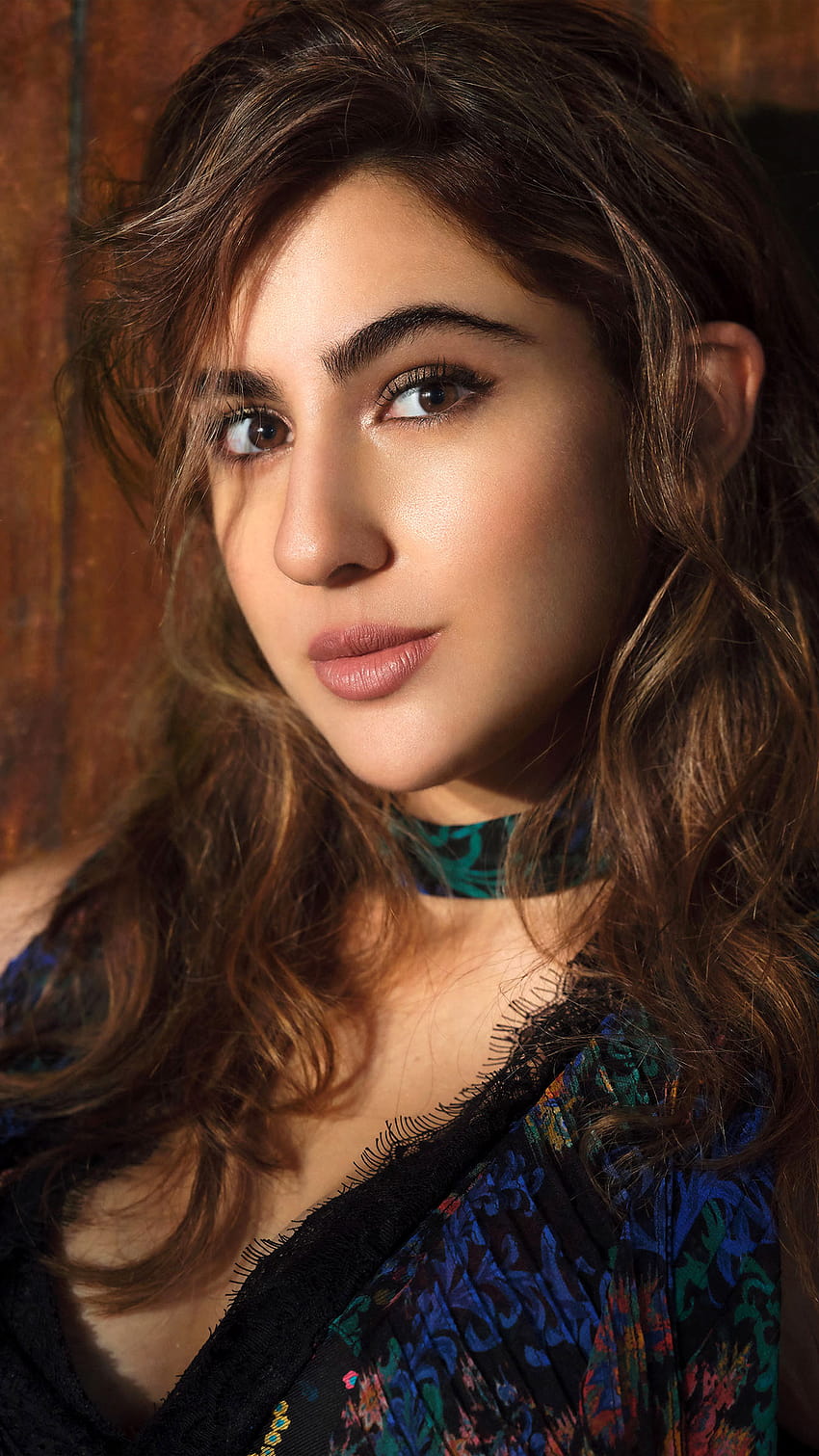 Actress Sara Ali Khan Ultra Mobile [2160x3840] for your , Mobile & Tablet, mobile actress HD phone wallpaper