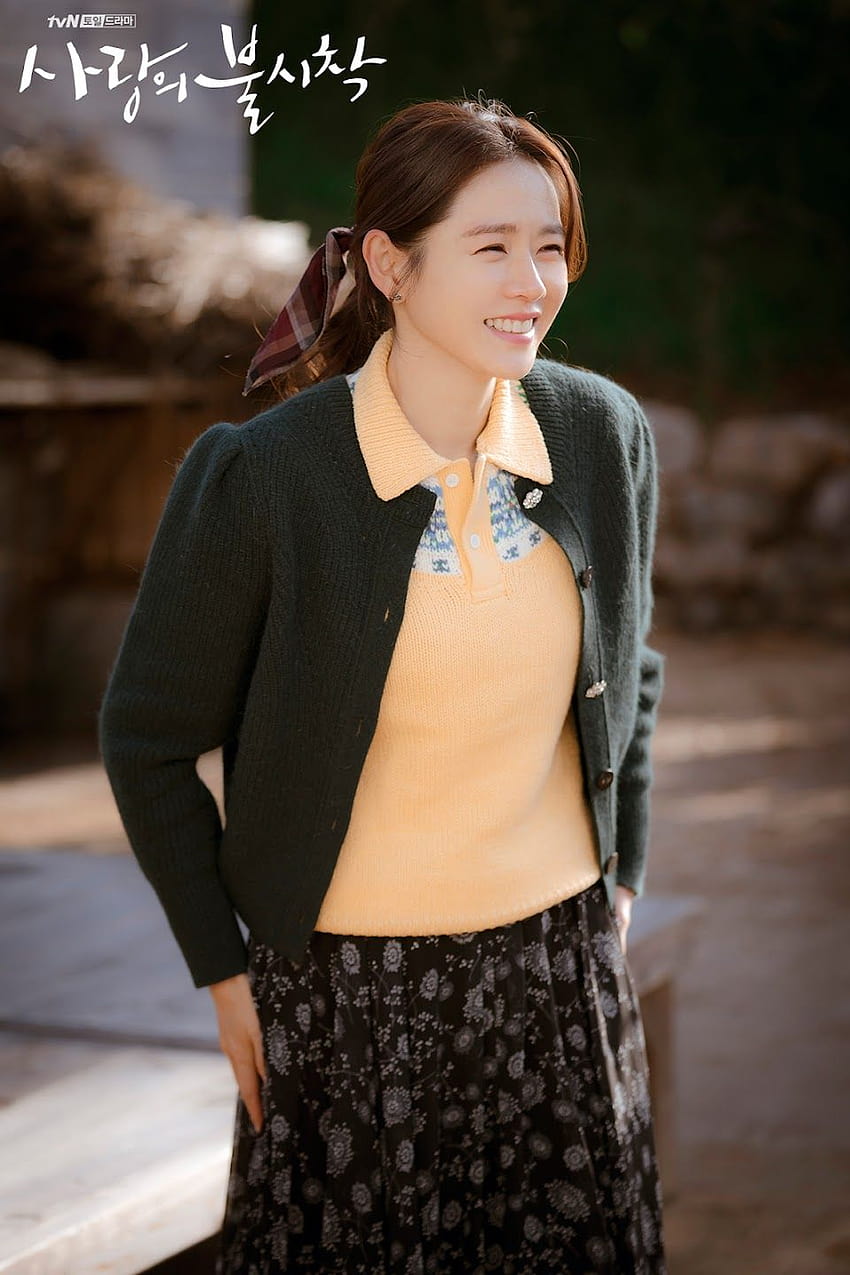 Actress Son Ye Jin's Stylists Reveal ...koreaboo, son ye jin crash landing on you HD phone wallpaper