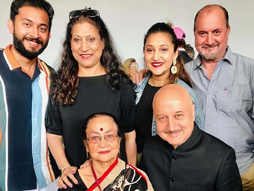 Anupam Kher thrilled to celebrate brother Raju Kher's birtay in HD wallpaper