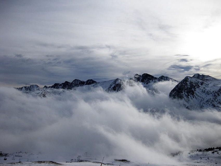 Chcesz jeździć na nartach po Europie z ograniczonym budżetem? Wypróbuj rozmiar malutkiej Andory, jezioro grau roig andorra Tapeta HD