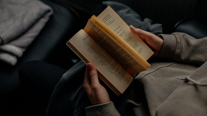 Man reading a book Ultra, books HD wallpaper