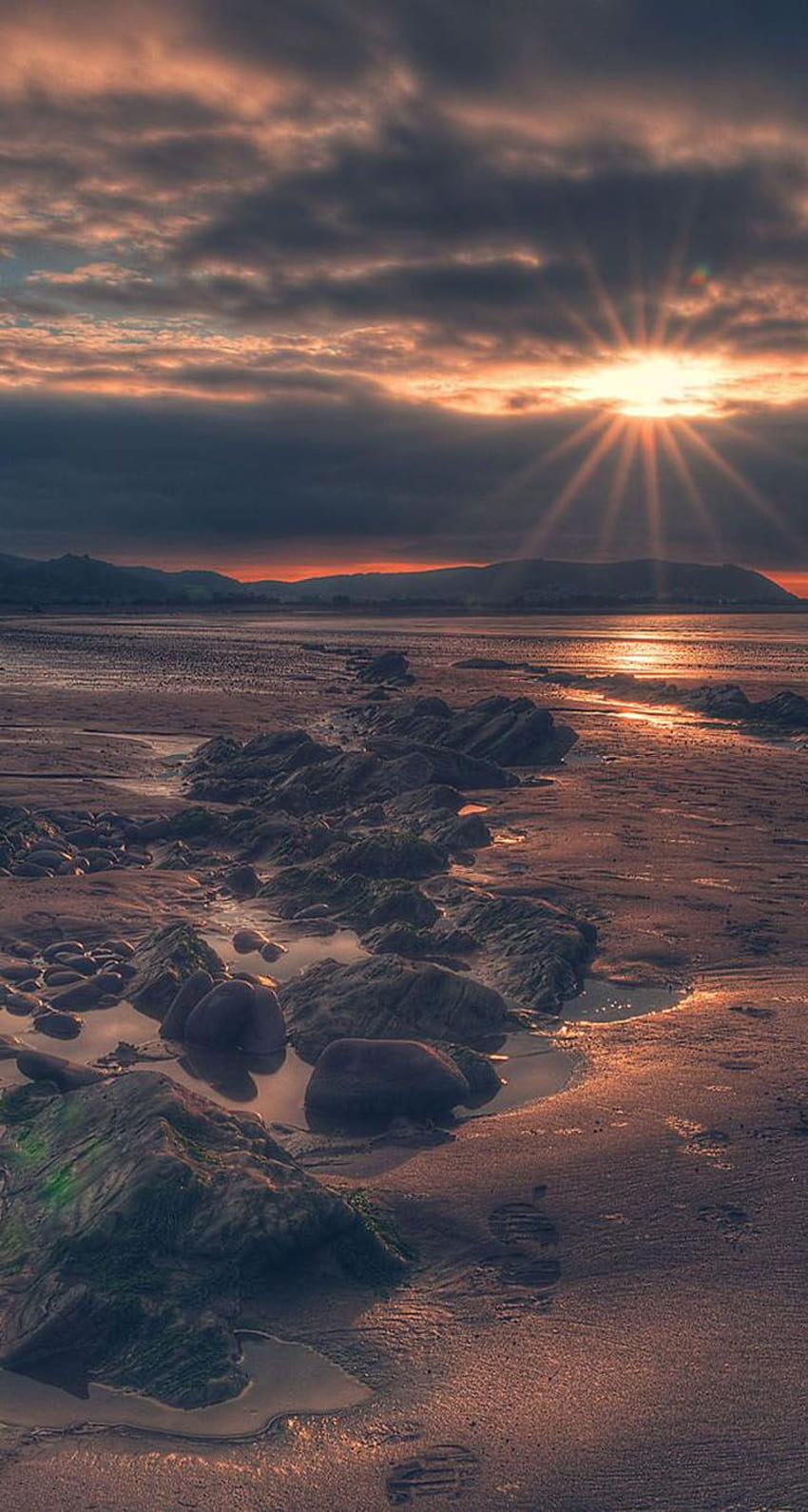 El iPhone » Magnífica puesta de sol en una playa rocosa, puesta de sol en una playa rocosa fondo de pantalla del teléfono