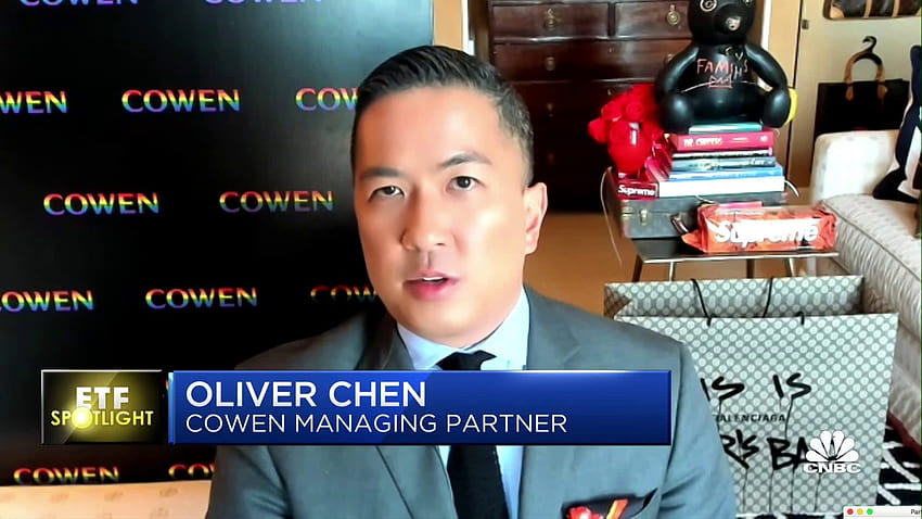 Akcje detaliczne z mocą cenową są gotowe na wzrost, mówi Oliver Chen z Cowen Tapeta HD