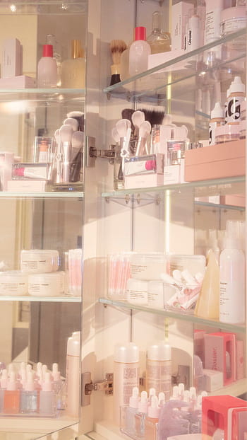 Cult Skincare Pop-Ups : Glossier pop-up shop