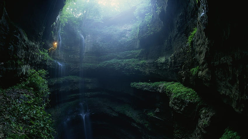 Discover The Stunning Ik-Kil Cenote Near Chichen Itza, Mexico Image &  Design ID 0000322625 - SmileTemplates.com