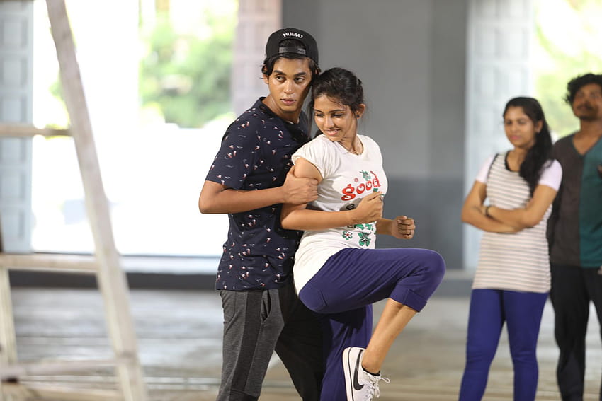 Krishnam Filmi Dans Dizisinden Mamitha Baiju'ya Özel HD duvar kağıdı