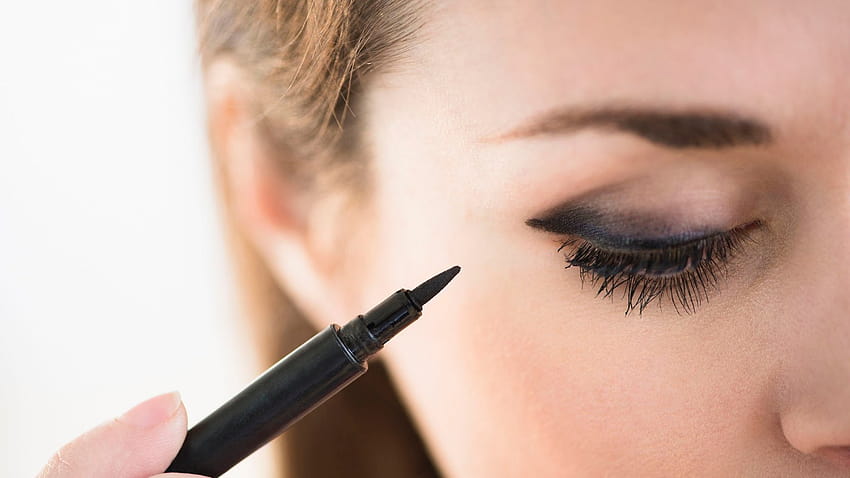 This Stila Eyeliner Has 5,000 Reviews and Won't Flake on You HD wallpaper