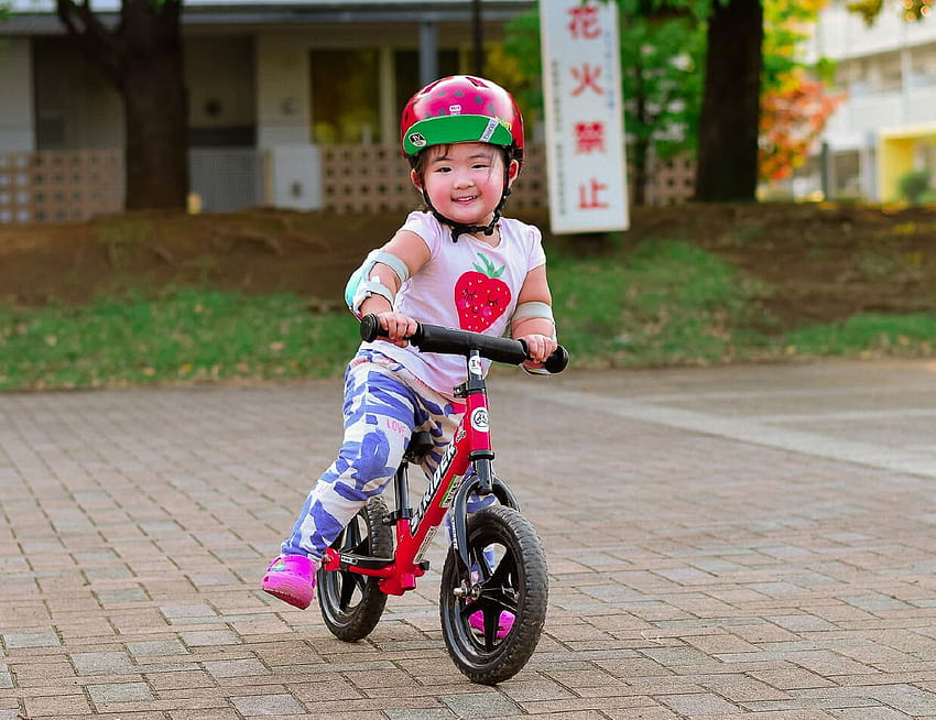 kid on strider bike