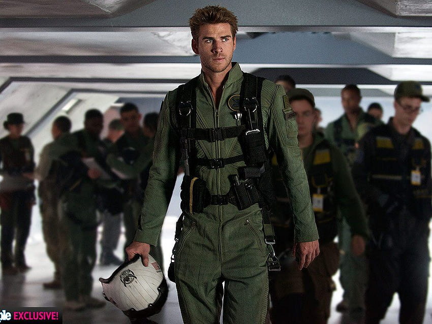 See Liam Hemsworth as a Hot Hero in Independence Day: Resurgence, independence day movie characters HD wallpaper