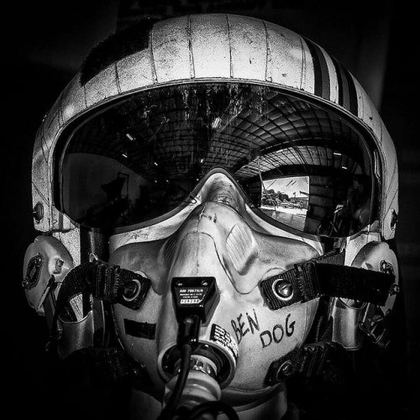 Kampfpilotenhelm..schwarz-weißer, taktischer Helm HD-Handy-Hintergrundbild