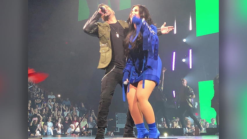 Luis Fonsi y Demi Lovato, juntos por primera vez en el escenario, echame la culpa luis fonsi demi lovato HD wallpaper